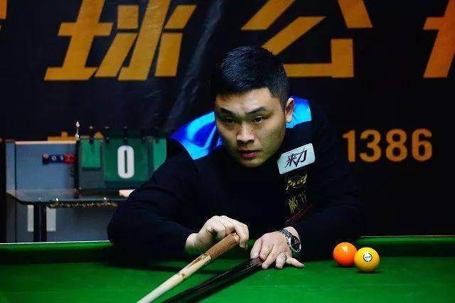 一名球员适 一名球员适