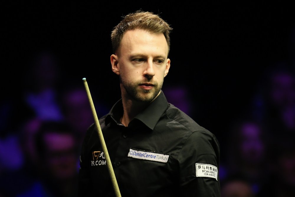 他的缺席对 他的缺席对